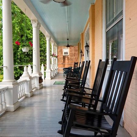 200 South Street Inn シャーロッツビル エクステリア 写真