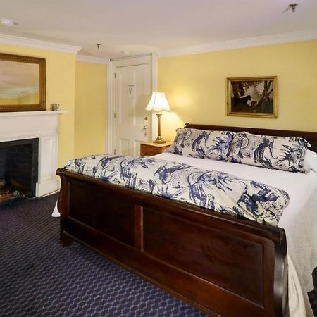 200 South Street Inn シャーロッツビル エクステリア 写真