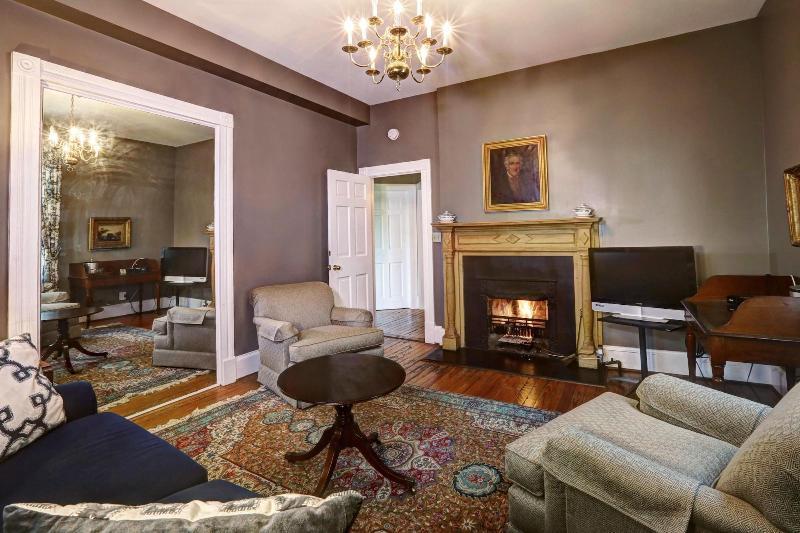 200 South Street Inn シャーロッツビル エクステリア 写真