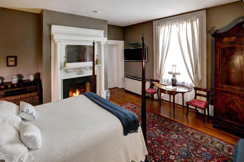 200 South Street Inn シャーロッツビル エクステリア 写真