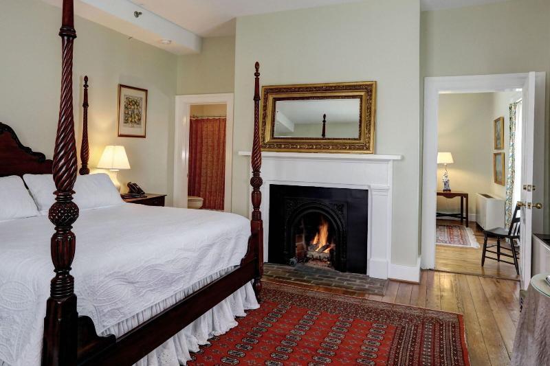 200 South Street Inn シャーロッツビル エクステリア 写真