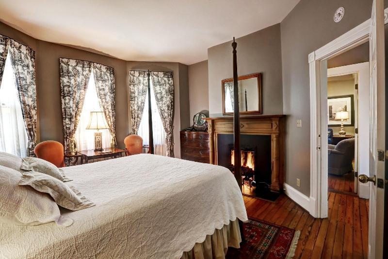 200 South Street Inn シャーロッツビル エクステリア 写真