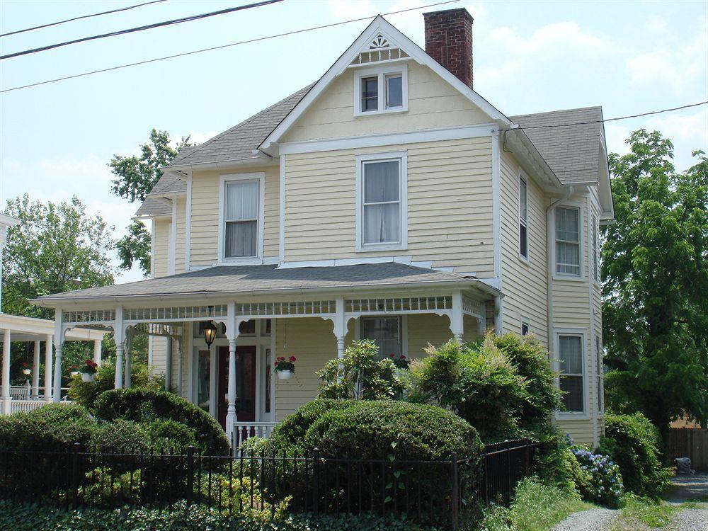 200 South Street Inn シャーロッツビル エクステリア 写真