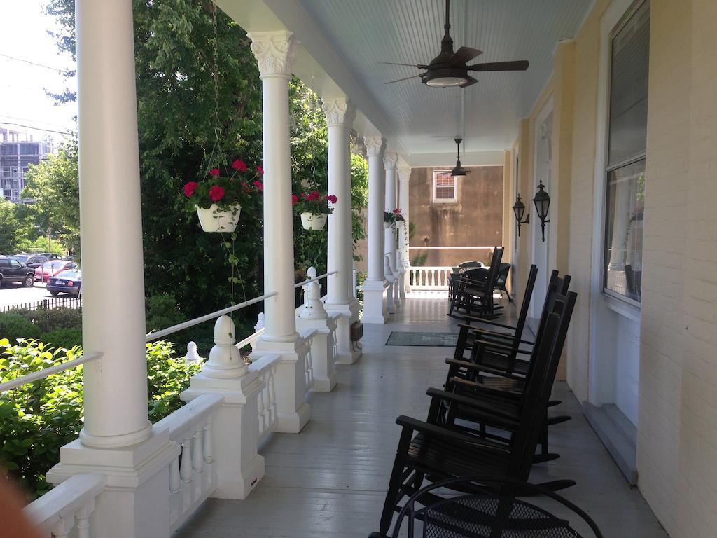 200 South Street Inn シャーロッツビル エクステリア 写真