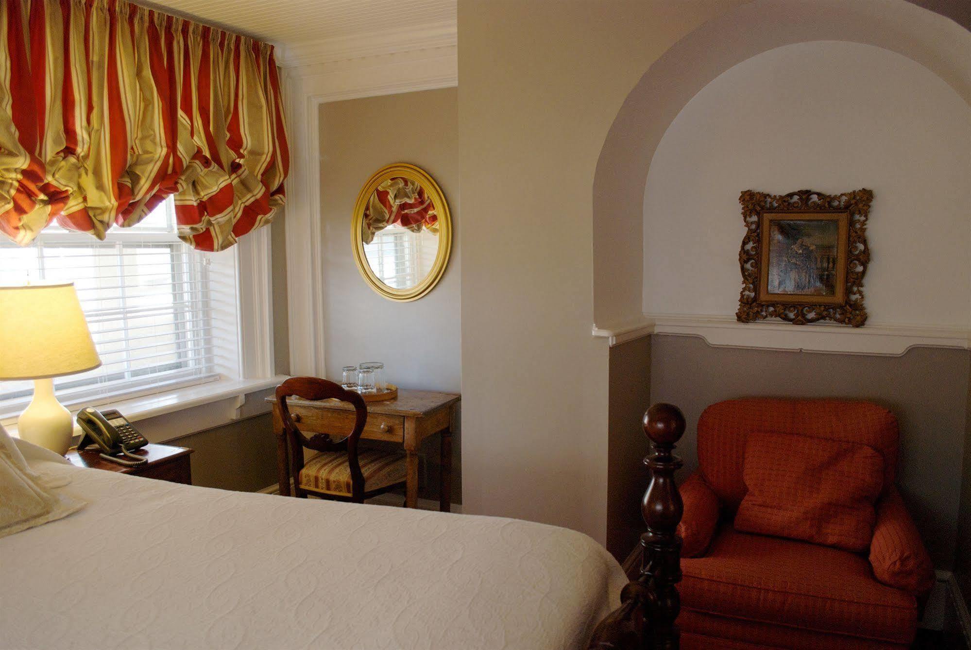 200 South Street Inn シャーロッツビル エクステリア 写真