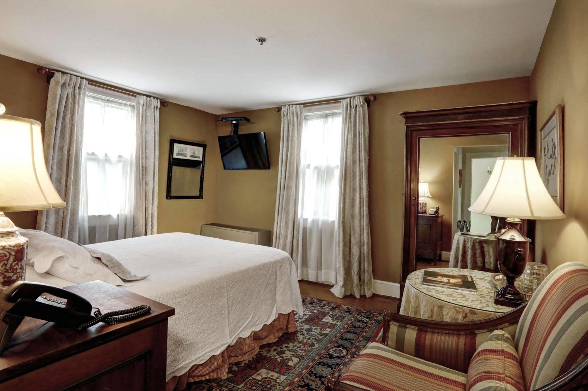 200 South Street Inn シャーロッツビル エクステリア 写真