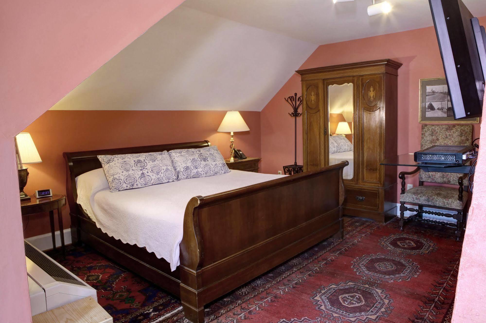 200 South Street Inn シャーロッツビル エクステリア 写真