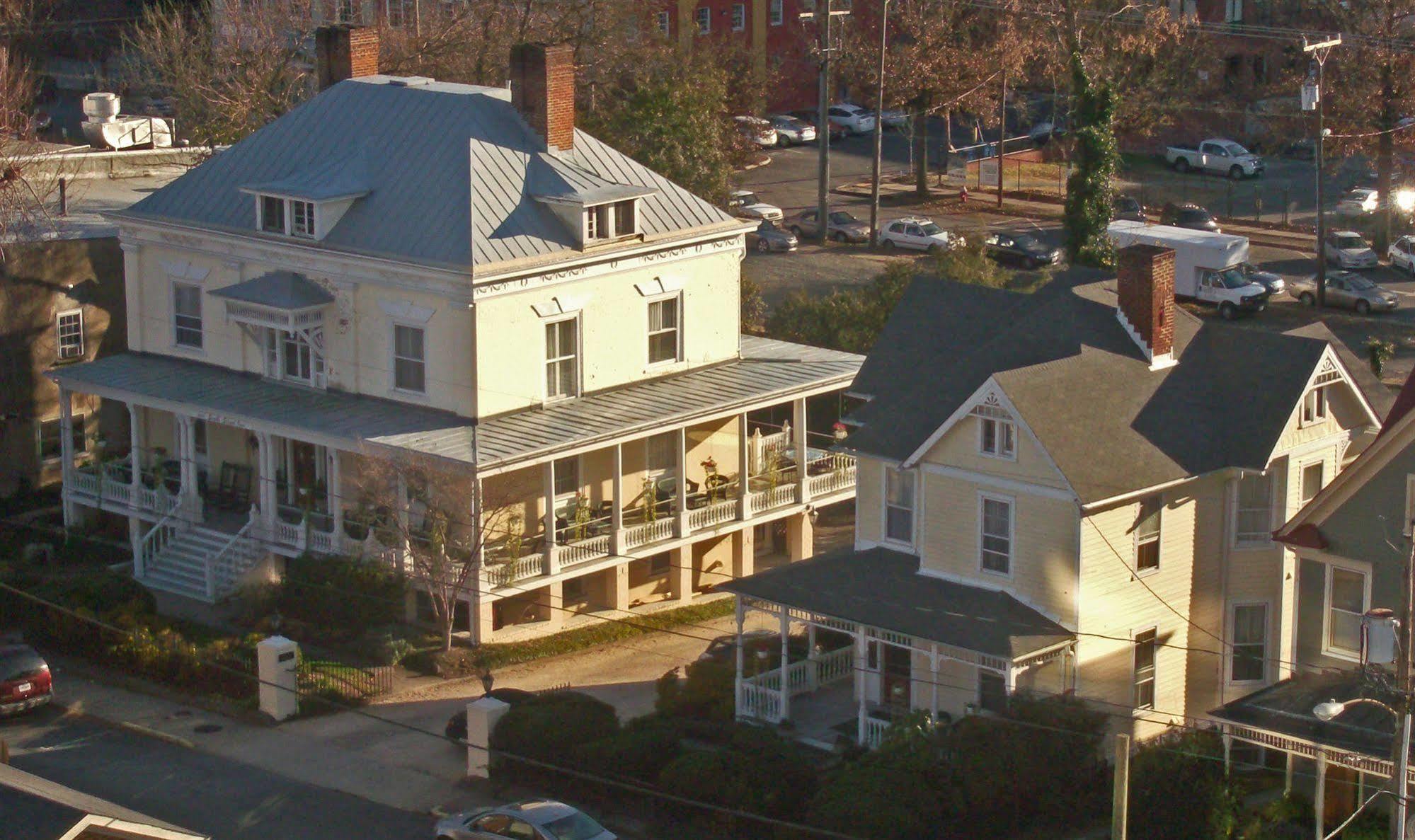 200 South Street Inn シャーロッツビル エクステリア 写真