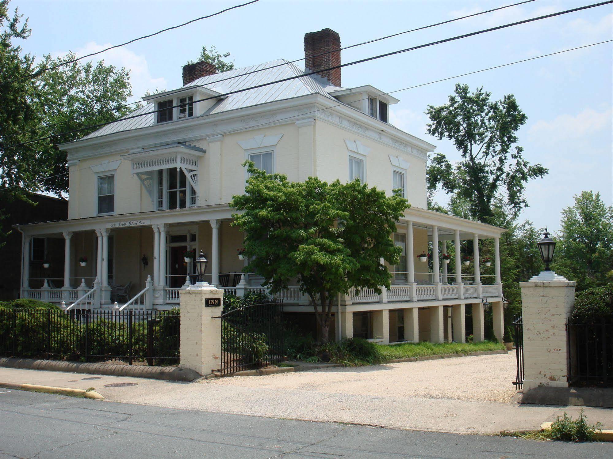 200 South Street Inn シャーロッツビル エクステリア 写真