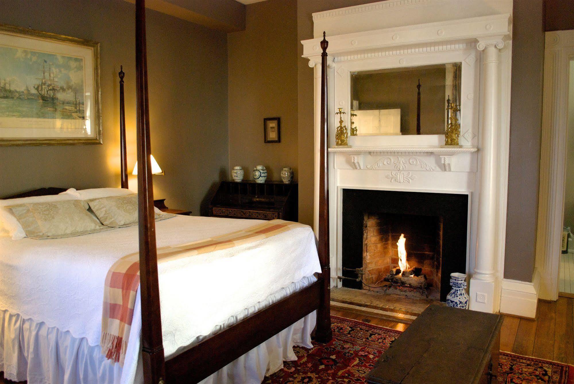 200 South Street Inn シャーロッツビル エクステリア 写真