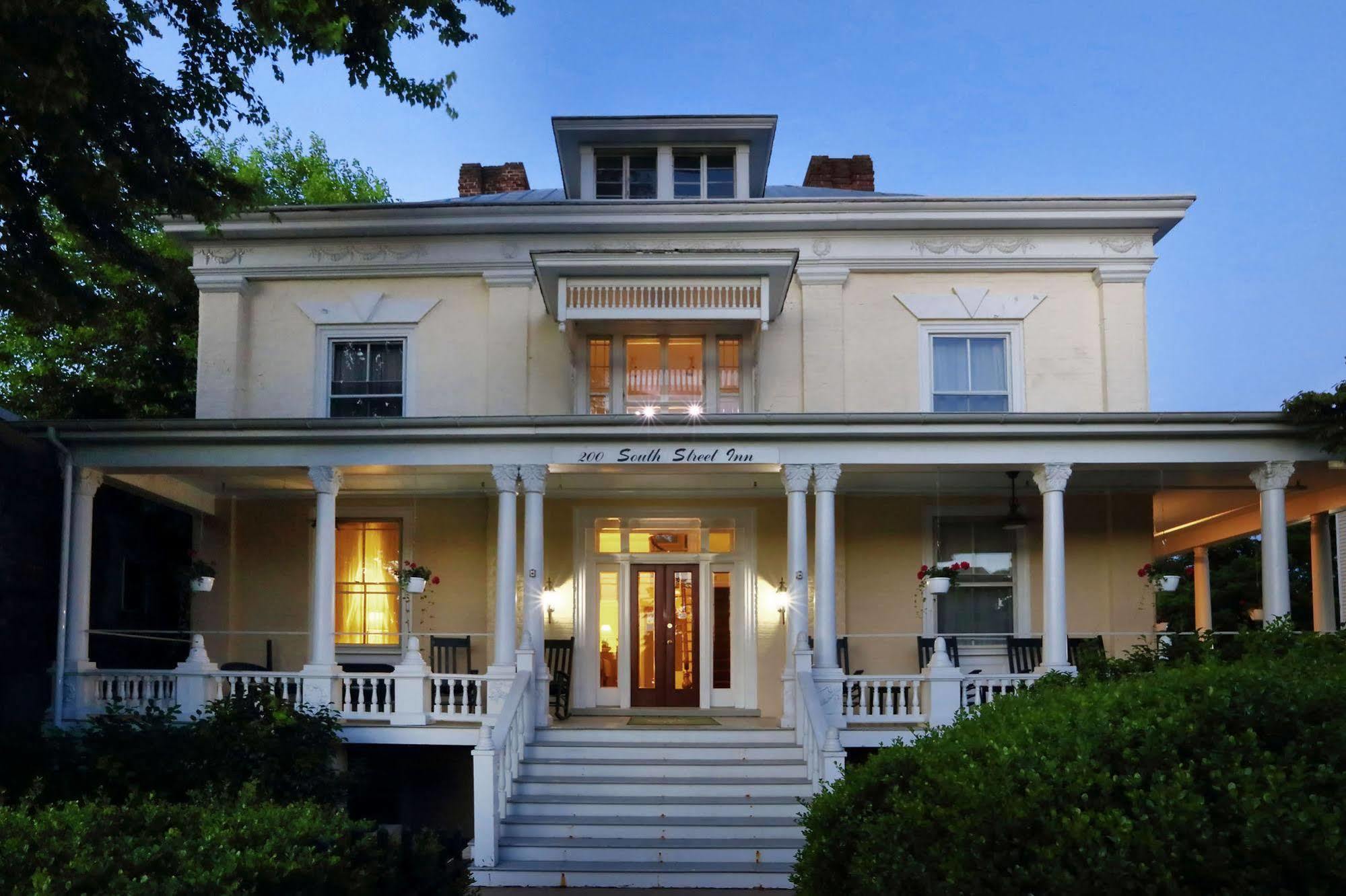 200 South Street Inn シャーロッツビル エクステリア 写真