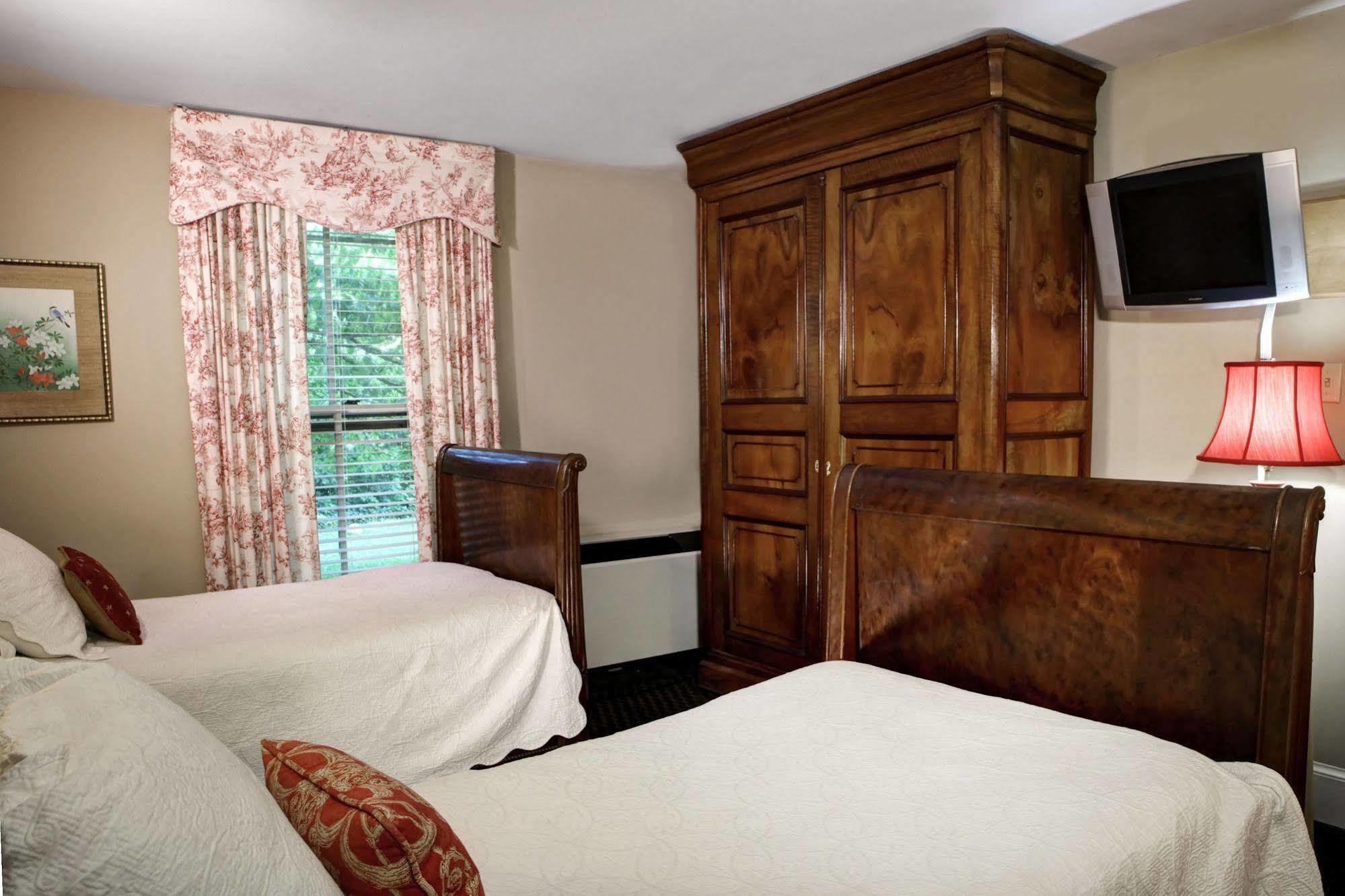 200 South Street Inn シャーロッツビル エクステリア 写真