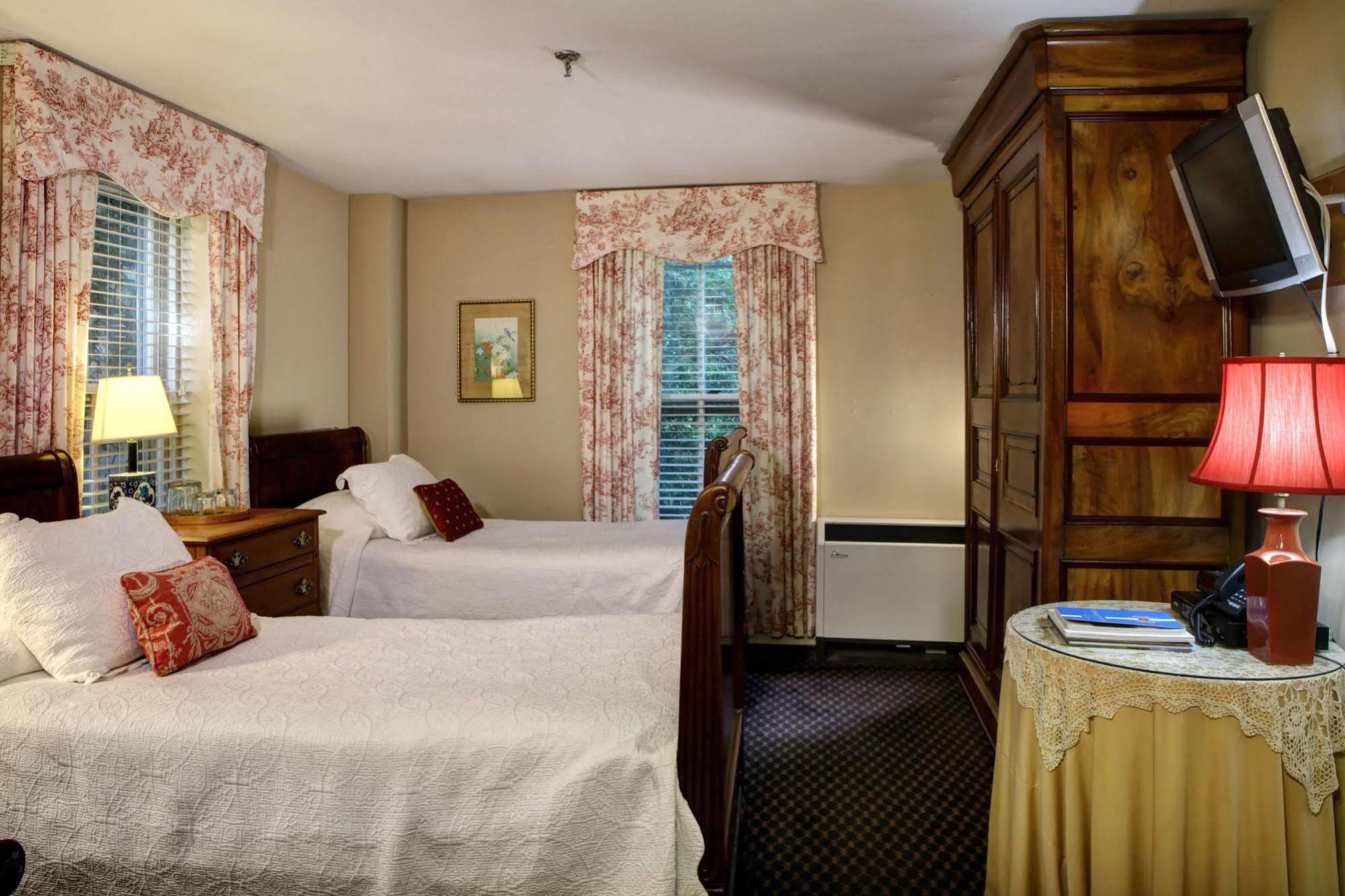 200 South Street Inn シャーロッツビル エクステリア 写真