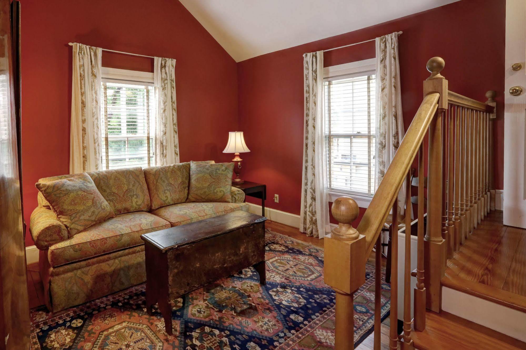 200 South Street Inn シャーロッツビル エクステリア 写真