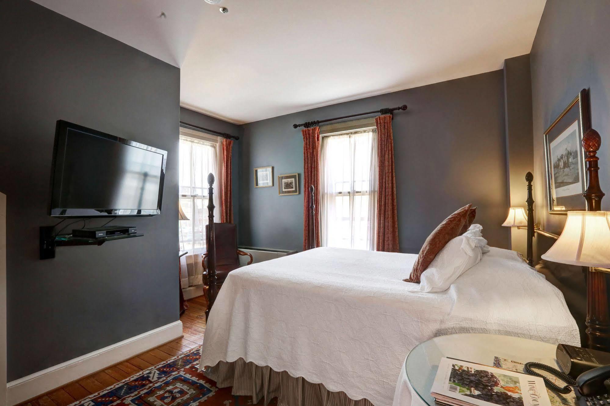 200 South Street Inn シャーロッツビル エクステリア 写真