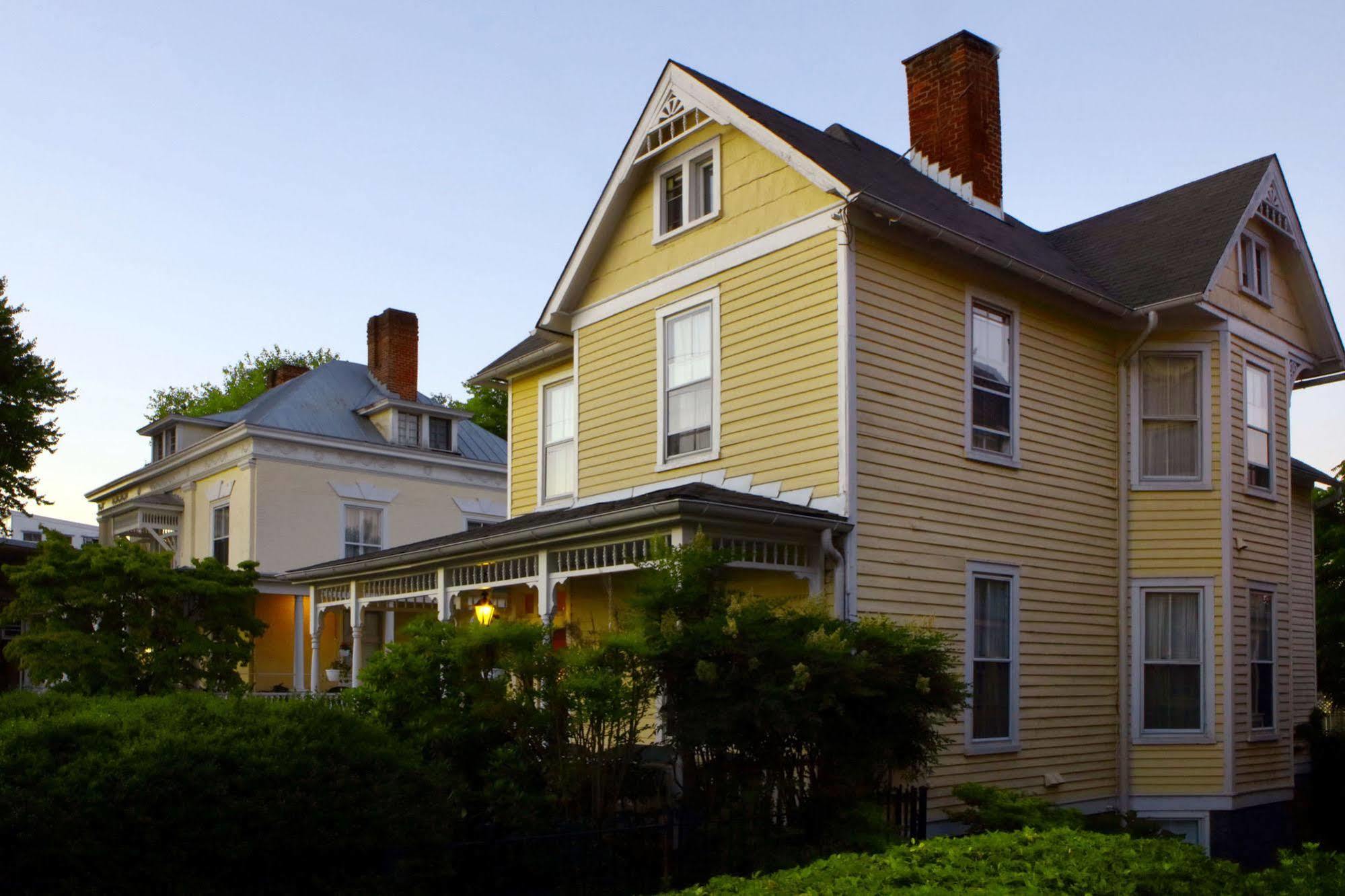 200 South Street Inn シャーロッツビル エクステリア 写真