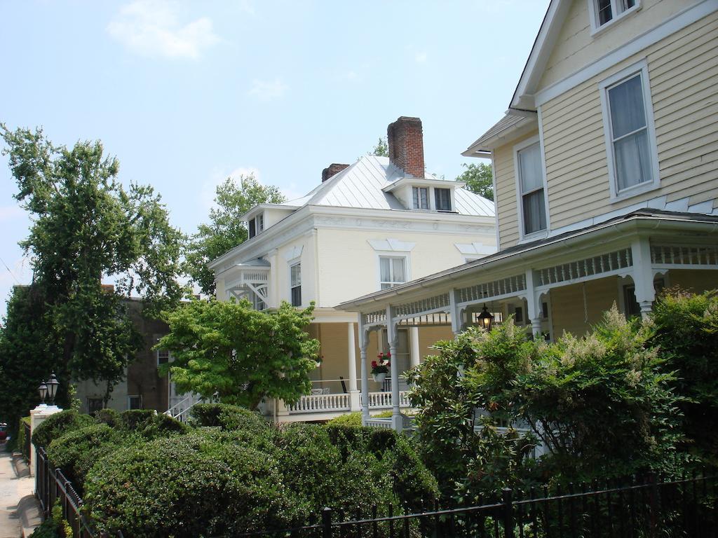 200 South Street Inn シャーロッツビル エクステリア 写真
