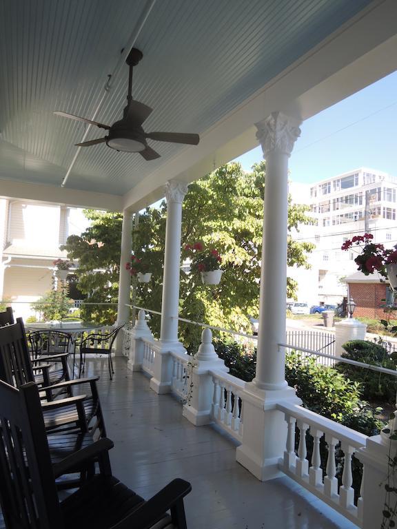 200 South Street Inn シャーロッツビル エクステリア 写真