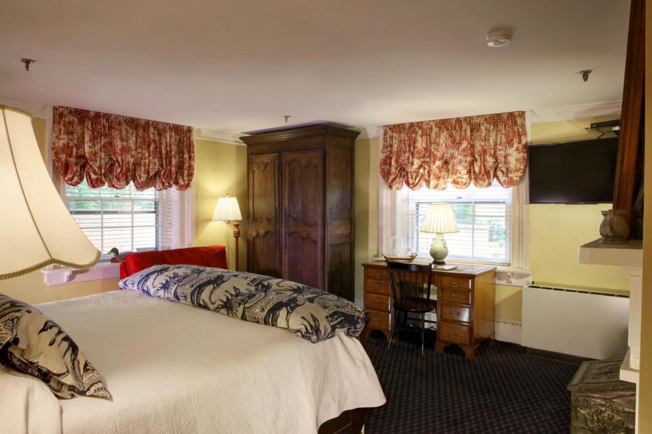200 South Street Inn シャーロッツビル エクステリア 写真
