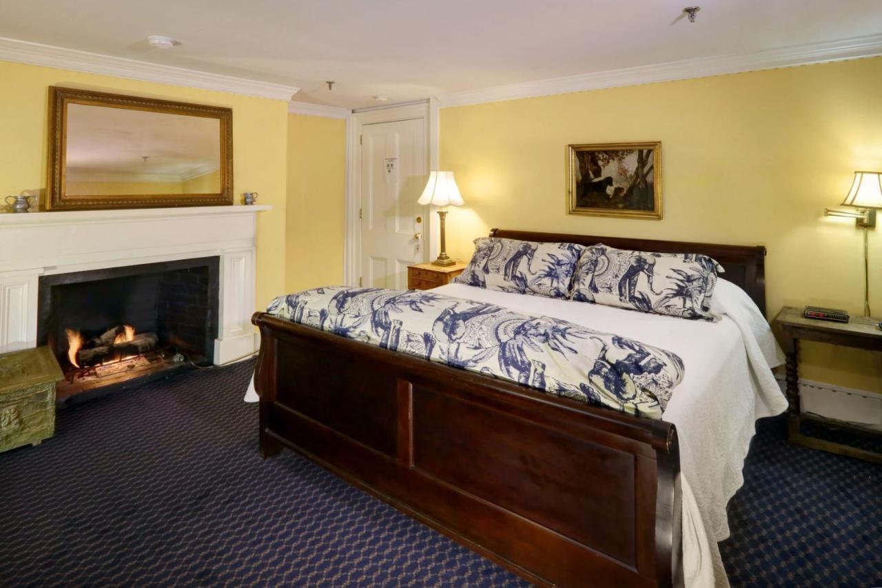 200 South Street Inn シャーロッツビル エクステリア 写真