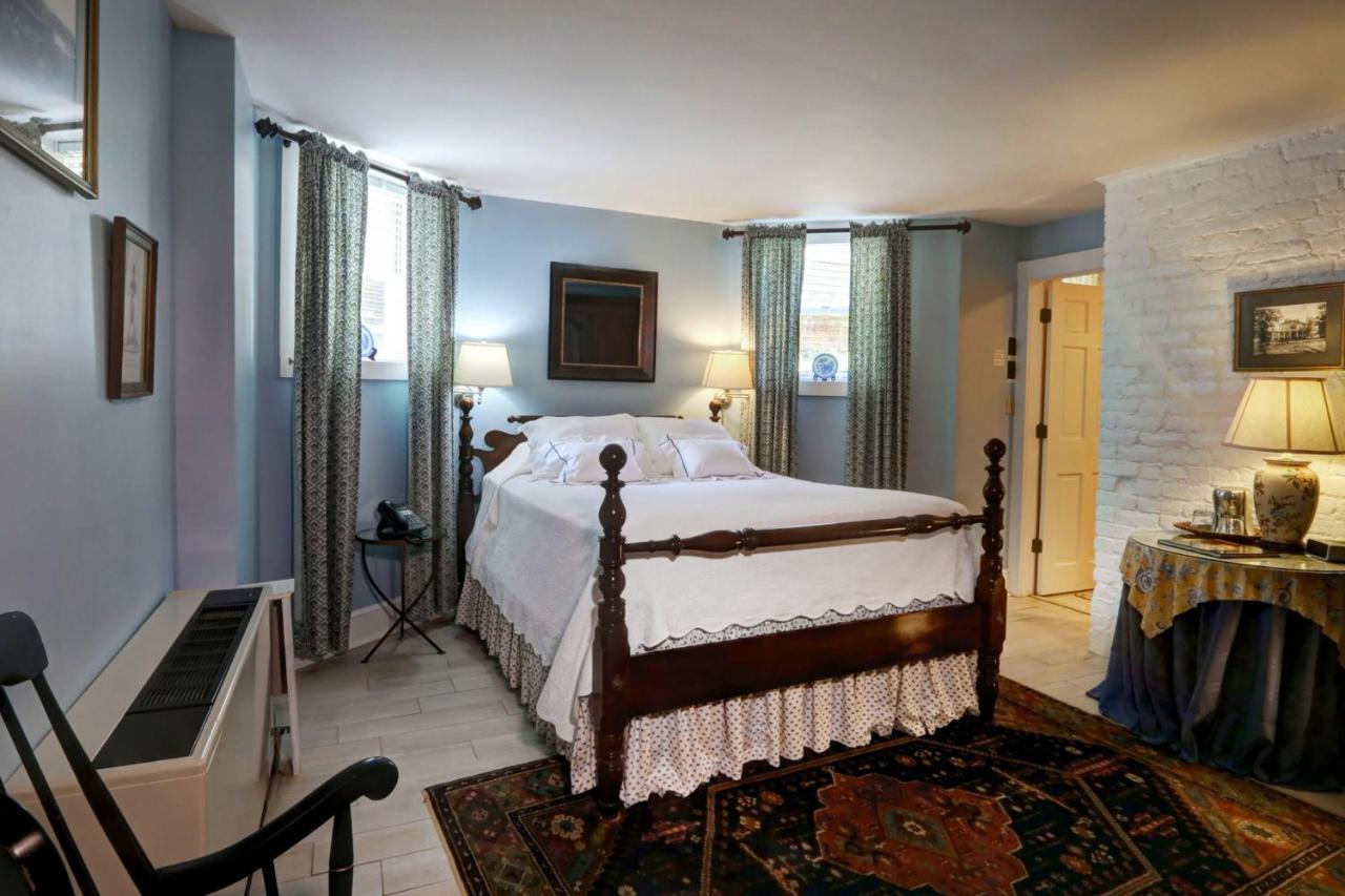 200 South Street Inn シャーロッツビル エクステリア 写真