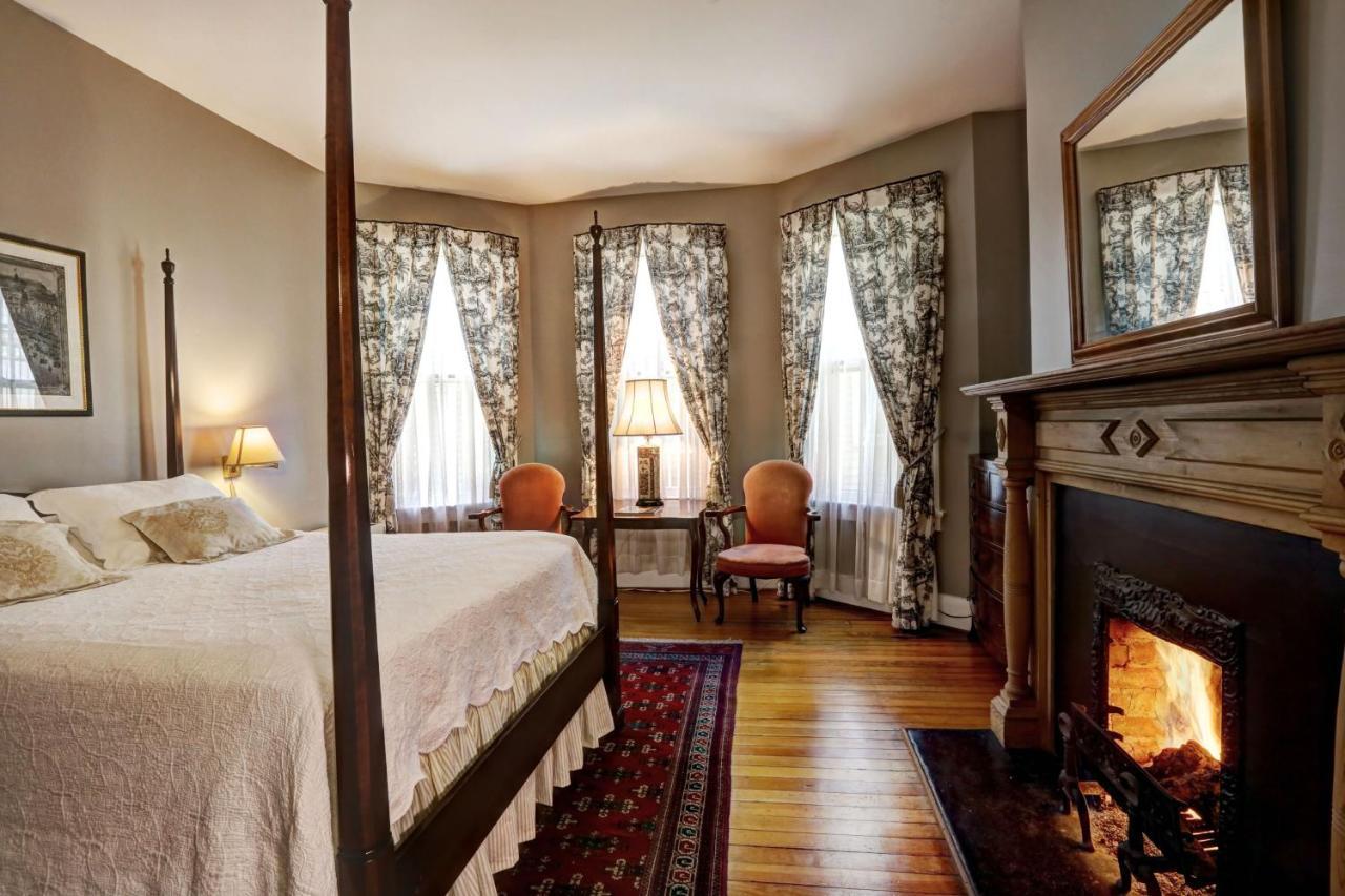 200 South Street Inn シャーロッツビル エクステリア 写真